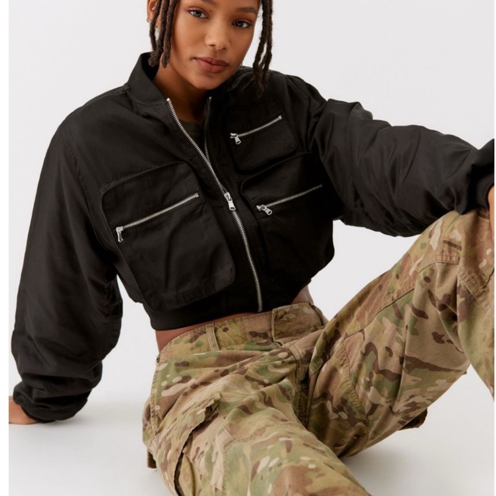 UO Urban Outfitters Jodie Cropped Bomber Jacket Womens Medium Black NWOT
